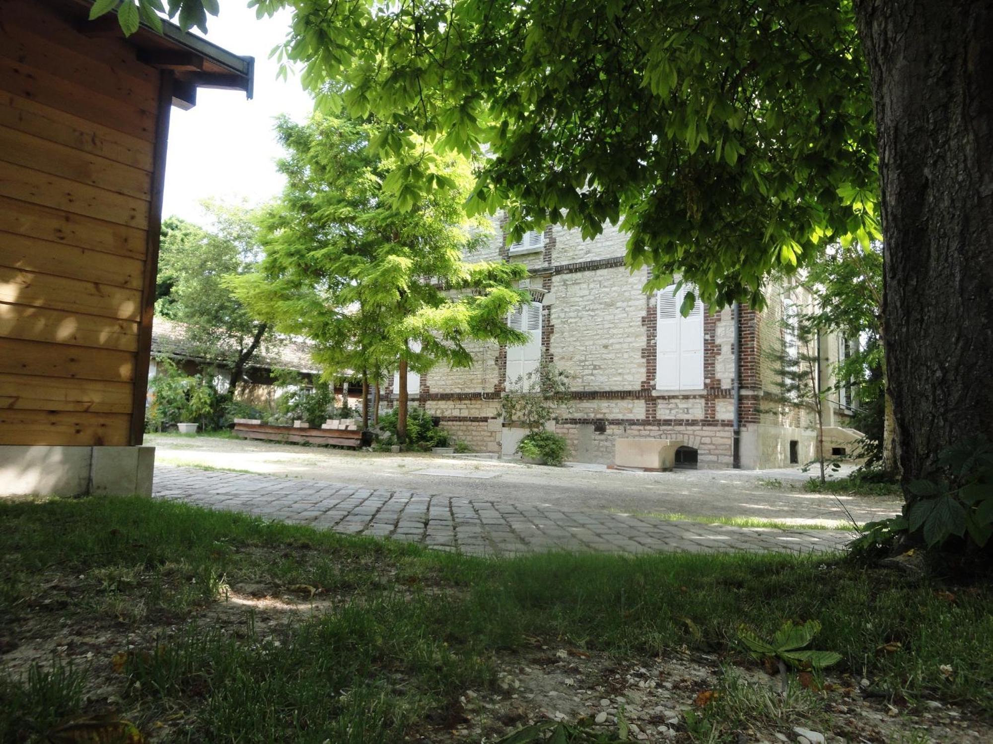 Au Fil De Troyes Bed & Breakfast Sainte-Savine Eksteriør bilde